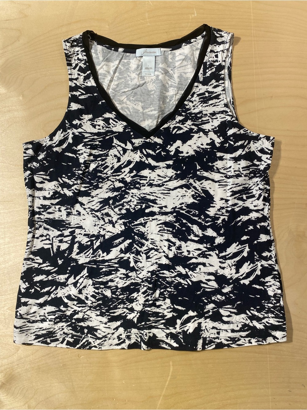 JH Collectibles Sleeveless V-Neck Printed Tank Top Large (SG)